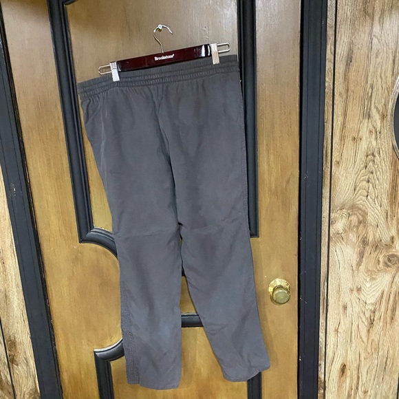 Banana Republic gray cropped pants. Size medium. - Picture 4 of 4